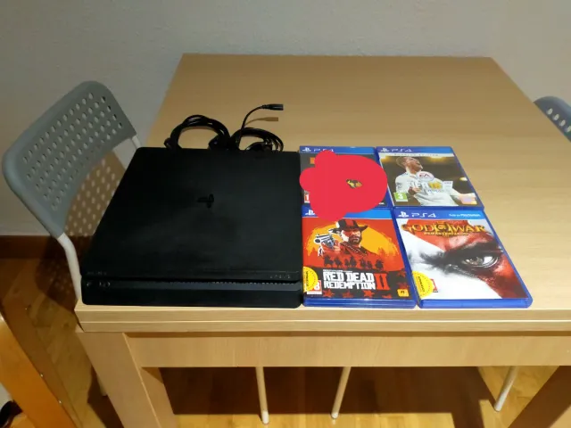 PS4 (PlayStation 4) Negra + 4 Juegos SIN MANDO