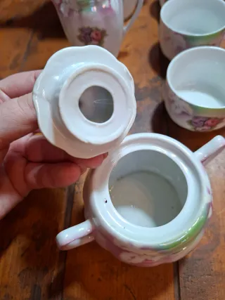 Juego de té de porcelana morado y rosa