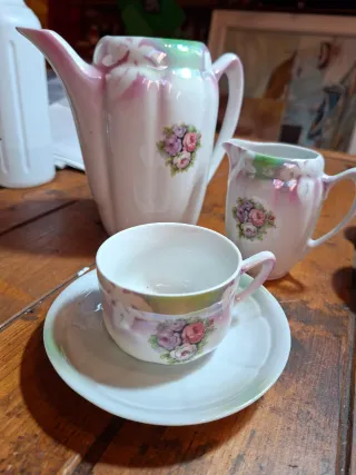 Juego de té de porcelana morado y rosa
