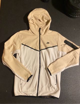Chaqueta Nike Beige y Blanca