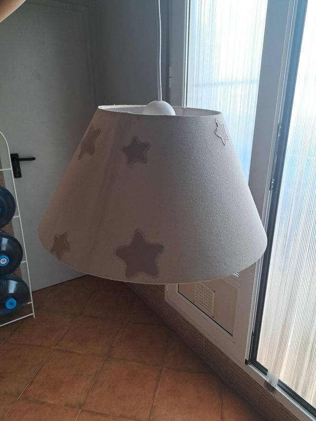 Lámpara infantil estrellas beige y gris