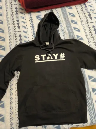 Sudadera Negra con Estampado STAY#