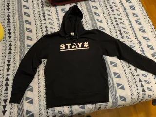 Sudadera Negra con Estampado STAY#