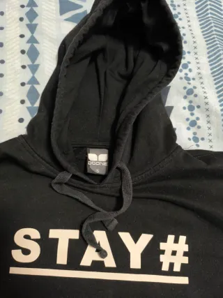 Sudadera Negra con Estampado STAY#