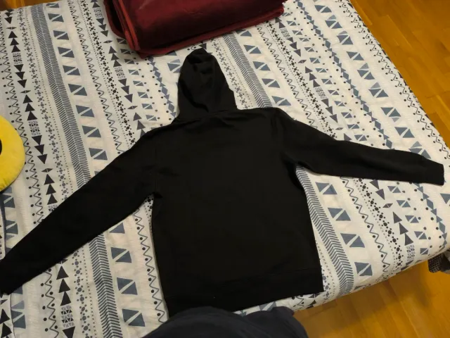 Sudadera Negra con Estampado STAY#