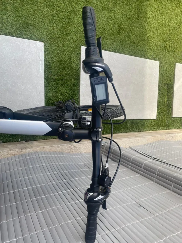 Bicicleta Eléctrica Negra