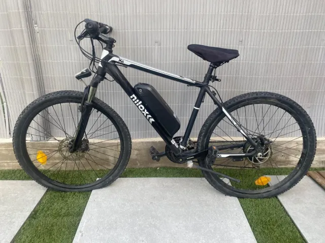 Bicicleta Eléctrica Negra