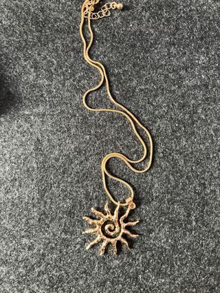 Collar Sol Espiral Dorado