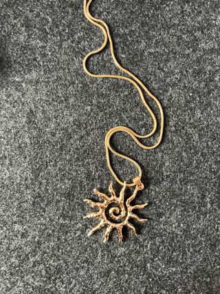 Collar Sol Espiral Dorado