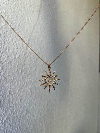 Collar Sol Espiral Dorado