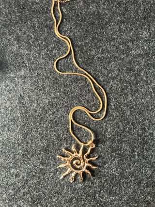 Collar Sol Espiral Dorado