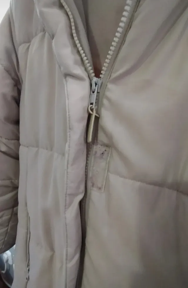 Abrigo largo beige acolchado