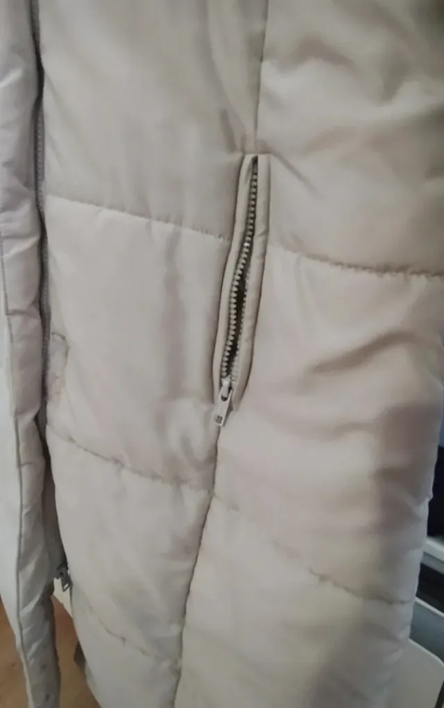 Abrigo largo beige acolchado