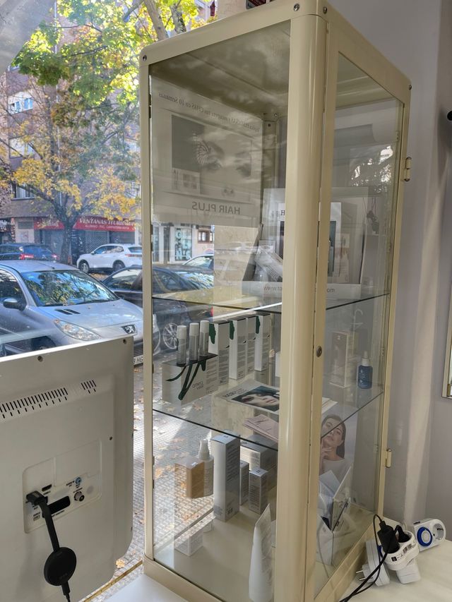 Vitrina expositora vainilla acristalada