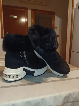 Botines de invierno negros y blancos