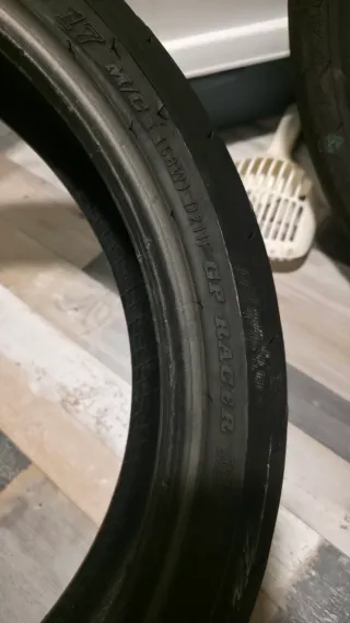 Dunlop D211 Medida 120/70/17 60%centro 40%lateral