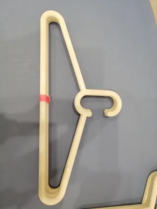 12 grucce in plastica bianche