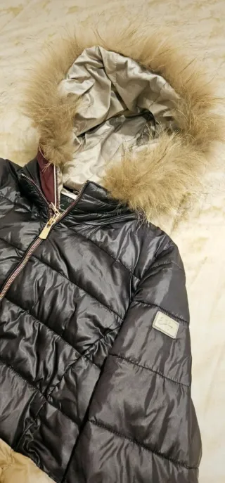 Piumino con cappuccio e pelliccia