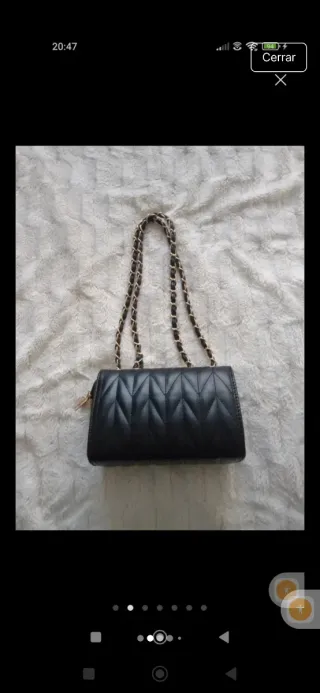 Bolso de fiesta negro con cadena dorada