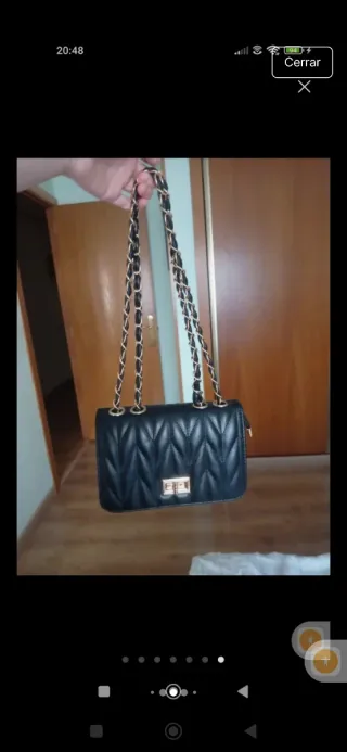 Bolso de fiesta negro con cadena dorada
