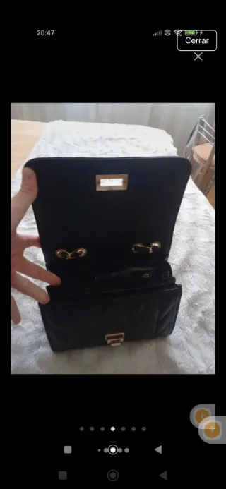 Bolso de fiesta negro con cadena dorada