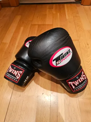 Guantes  Boxeo Muay Thai Twins 14 OZ Negros