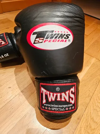 Guantes  Boxeo Muay Thai Twins 14 OZ Negros