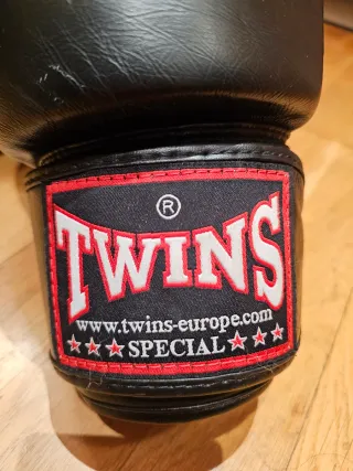 Guantes  Boxeo Muay Thai Twins 14 OZ Negros