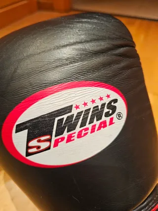 Guantes  Boxeo Muay Thai Twins 14 OZ Negros