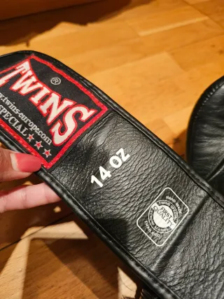 Guantes  Boxeo Muay Thai Twins 14 OZ Negros