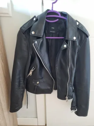 Cazadora cuero Mango negra