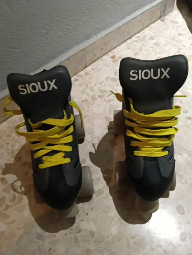 Patines Sioux 4 Ruedas  cordones Amarillos. 36