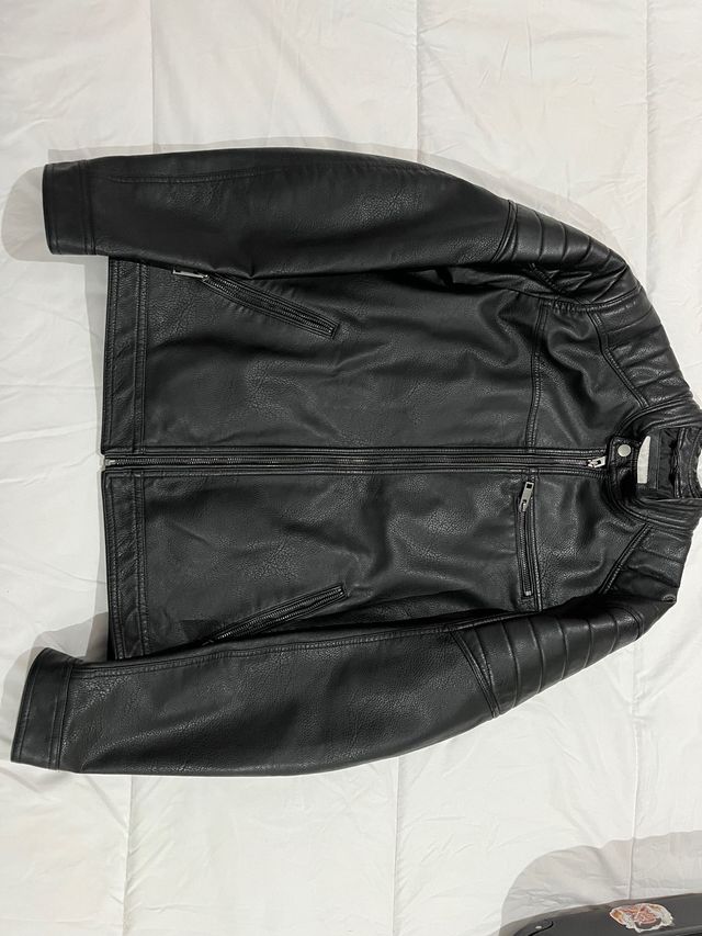 Chaqueta de cuero negra