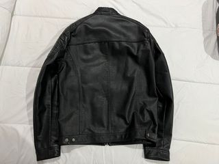 Chaqueta de cuero negra