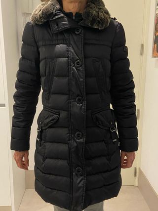 Chaquetón señora negro de plumas talla M