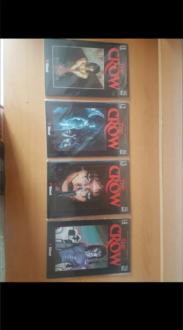 Figura The Crow + Comics