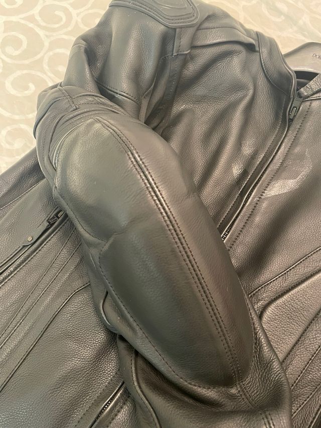 Chaqueta Cuero Armure Negra Talla L + espaldera.