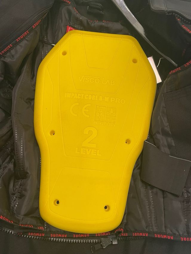 Chaqueta Cuero Armure Negra Talla L + espaldera.