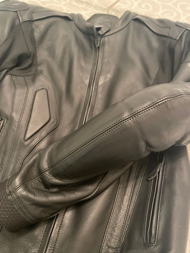 Chaqueta Cuero Armure Negra Talla L + espaldera.