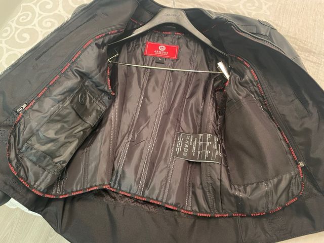 Chaqueta Cuero Armure Negra Talla L + espaldera.