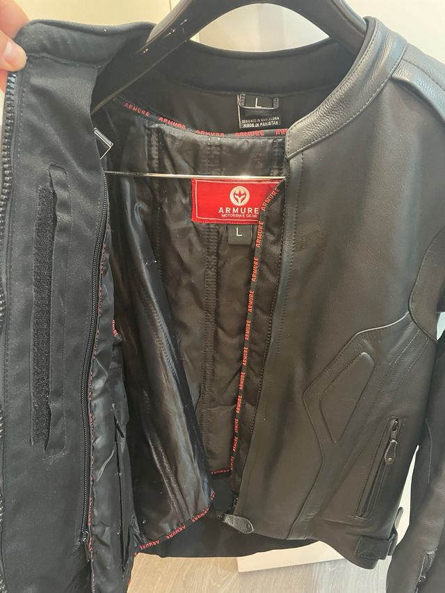 Chaqueta Cuero Armure Negra Talla L + espaldera.