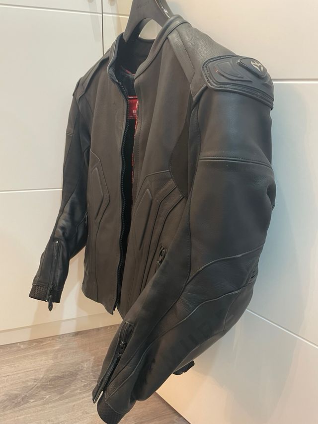 Chaqueta Cuero Armure Negra Talla L + espaldera.