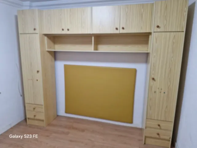 Armario puente madera color beige y marrón