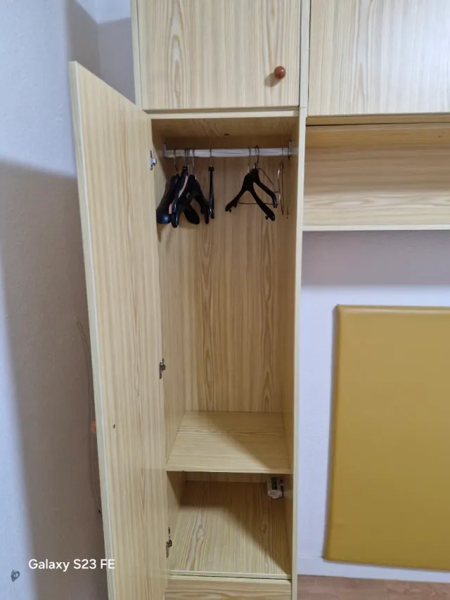 Armario puente madera color beige y marrón