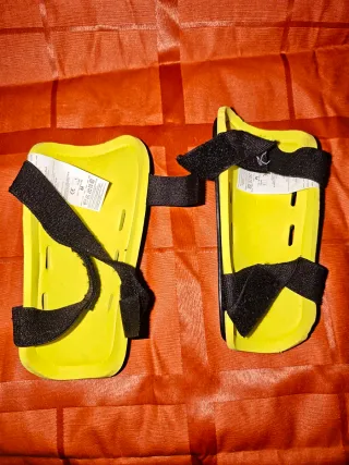 Espinilleras Fútbol Talla M Amarillas