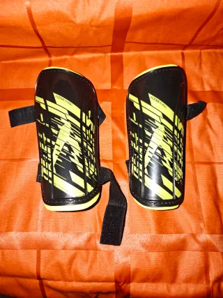 Espinilleras Fútbol Talla M Amarillas