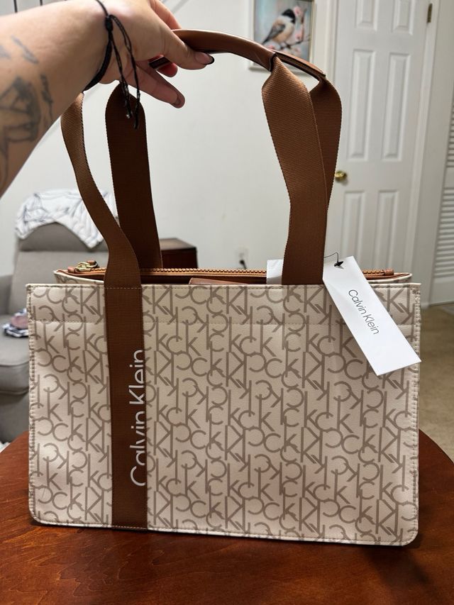 Bolsos GUEES- CALVIN KLEIN Originales Nuevos.