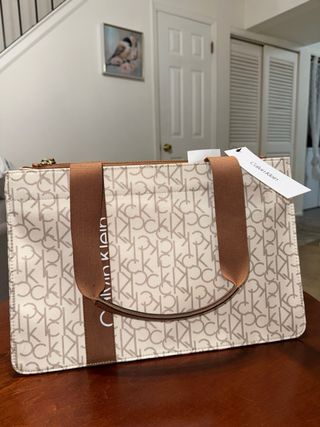 Bolsos GUEES- CALVIN KLEIN Originales Nuevos.