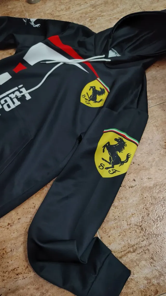 Sudadera Ferrari Hombre Talla L, sin la etiqueta.