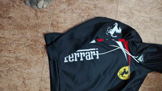 Sudadera Ferrari Hombre Talla L, sin la etiqueta.